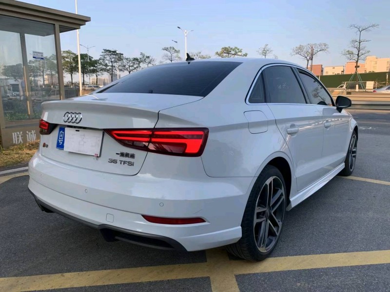佛山19年奥迪A33