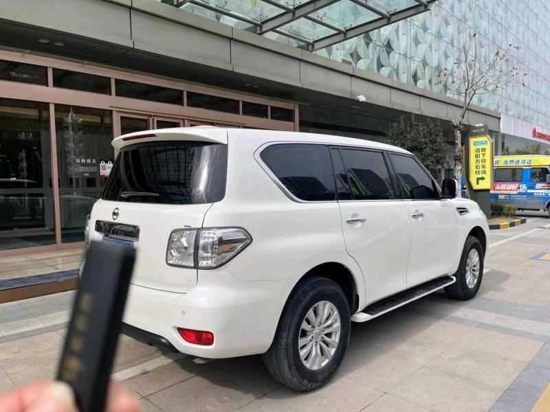 宜昌18年日产途乐9