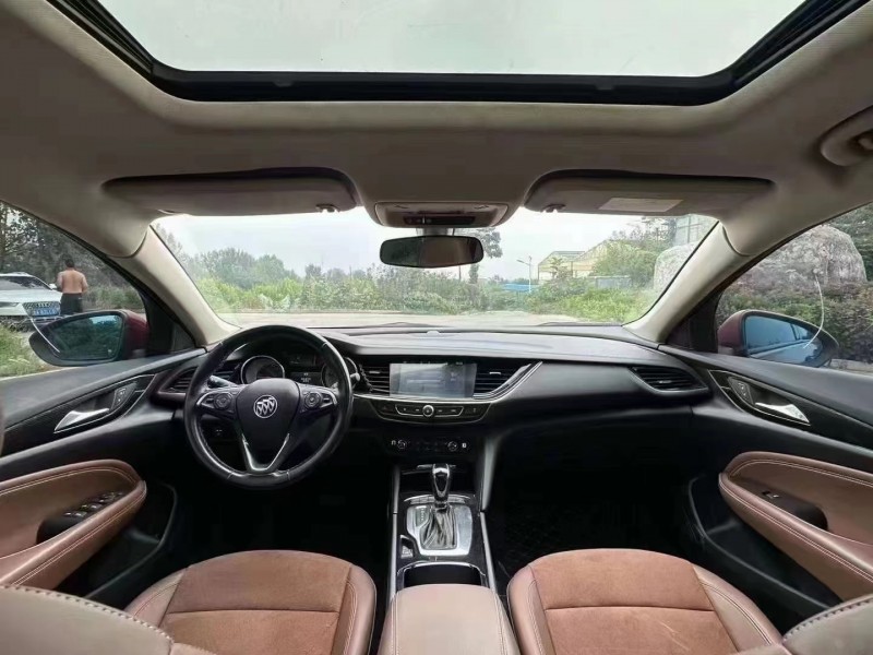 济宁18年别克君威8