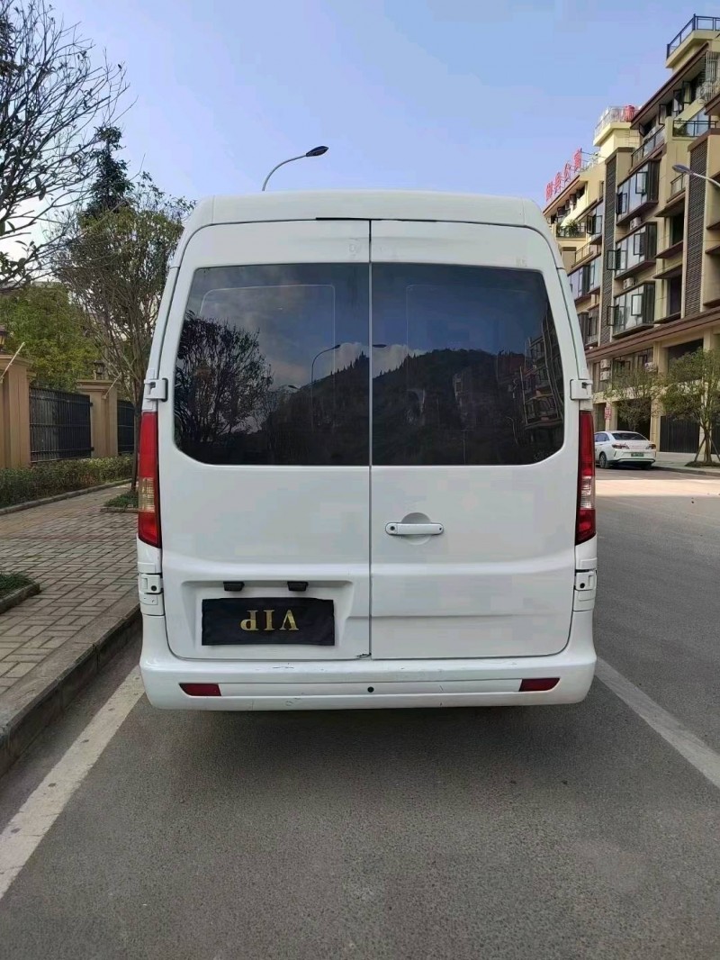 黔西南19年長安汽車睿行5