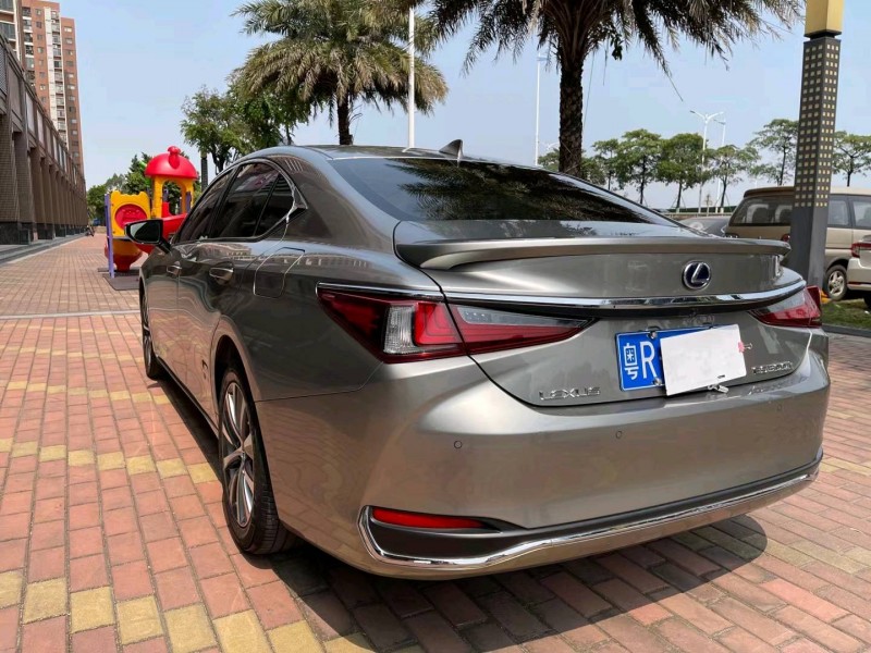 佛山20年雷克萨斯ES7