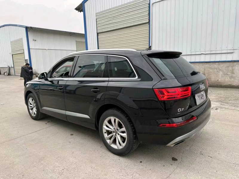 东营17年奥迪Q76