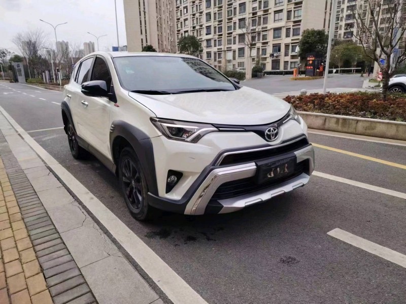 苏州19年丰田RAV43