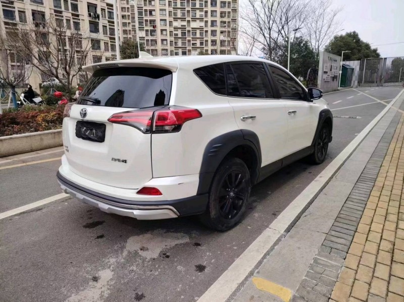 苏州19年丰田RAV47