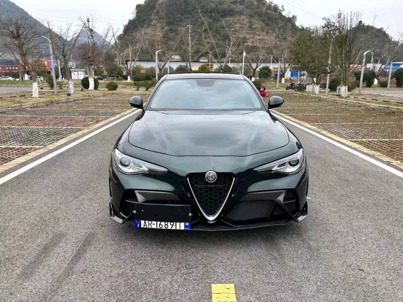遵義20年阿爾法·羅密歐Giulia1