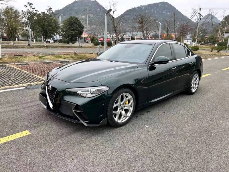遵義20年阿爾法·羅密歐Giulia2