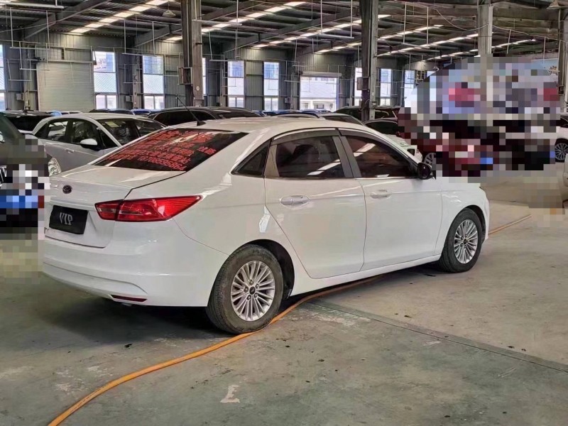 济宁17年福特福睿斯8