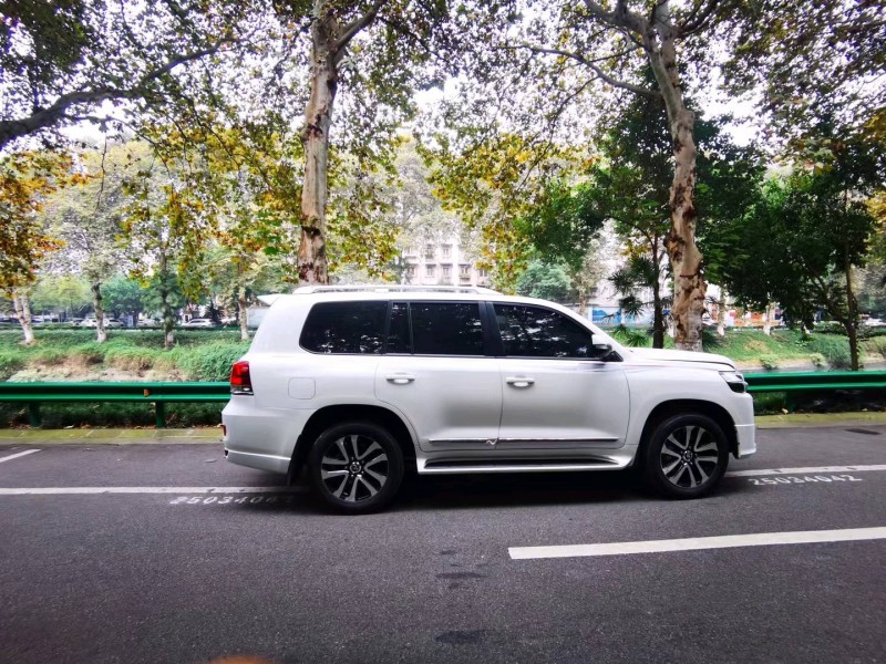 成都19年丰田兰德酷路泽3