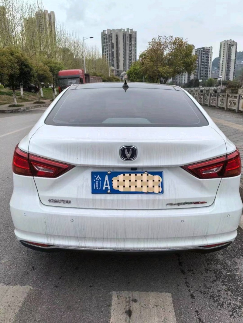 成都19年长安汽车睿驰CC2