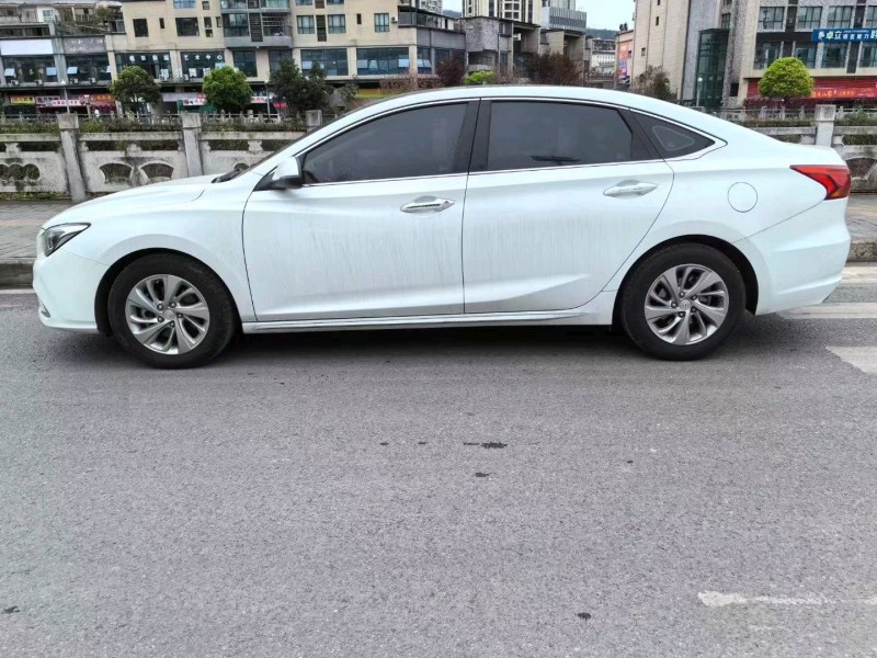 成都19年长安汽车睿驰CC3