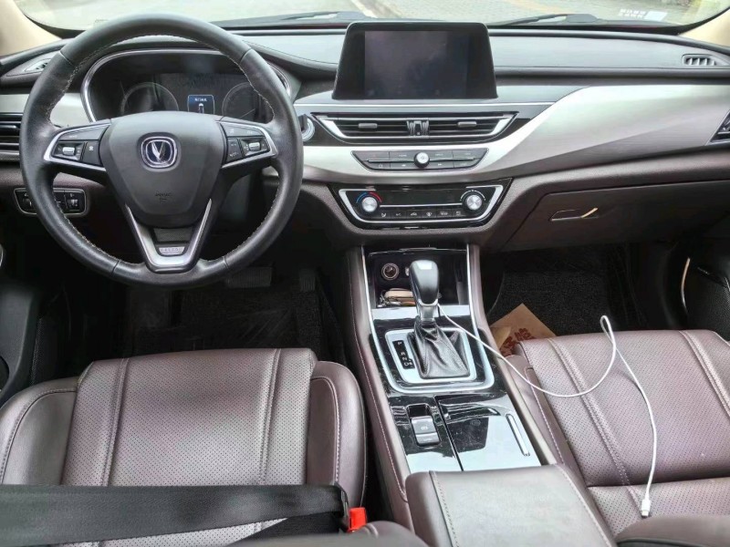 成都19年长安汽车睿驰CC6