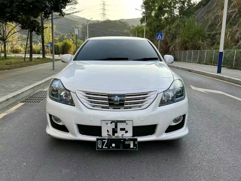 深圳14年丰田皇冠1
