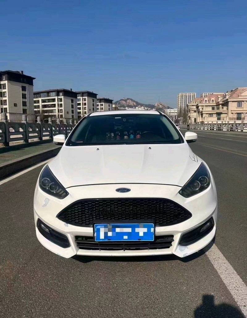 青岛16年福特福克斯1