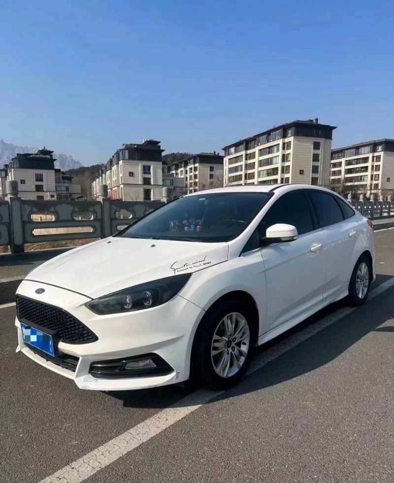 青岛16年福特福克斯2