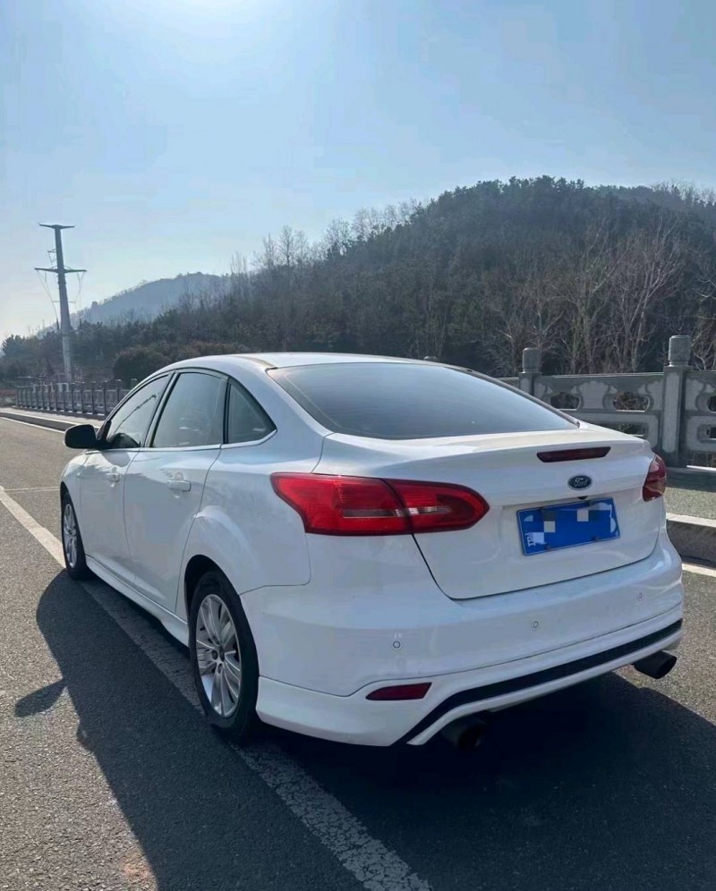 青岛16年福特福克斯5