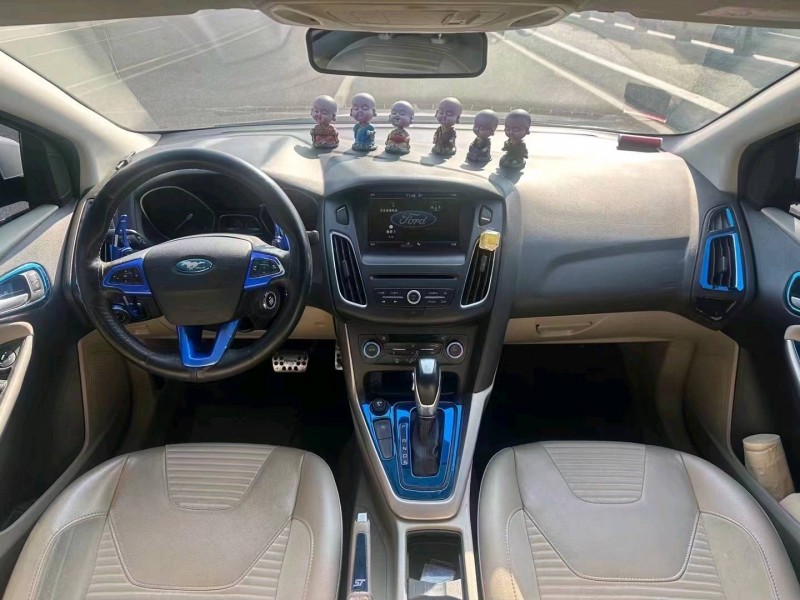 青岛16年福特福克斯8