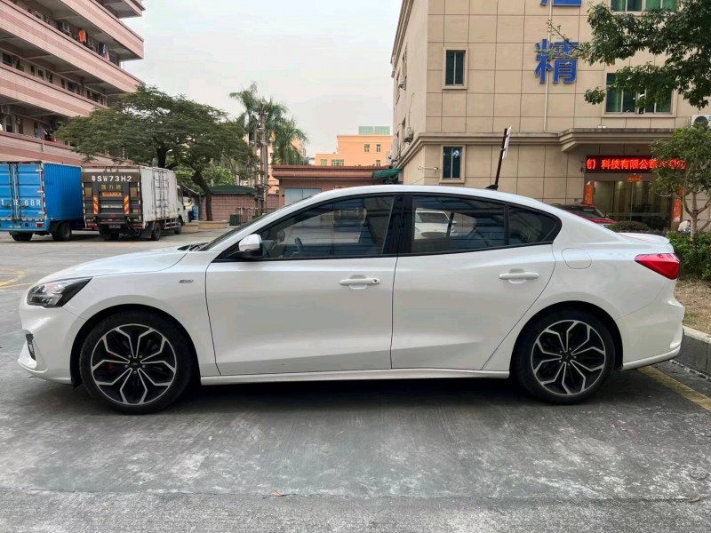 广州22年福特福克斯4