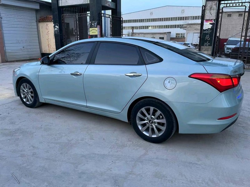 保定15年现代名图4