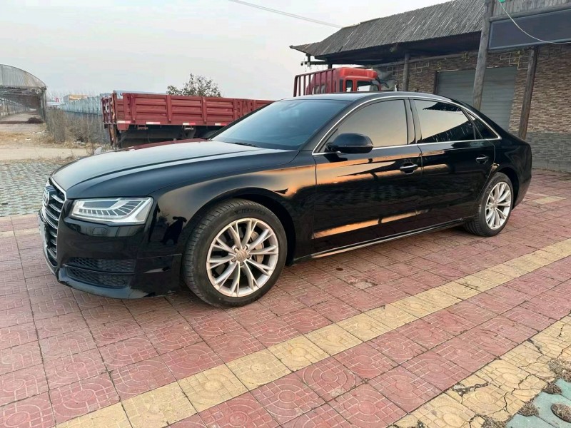 徐州18年奥迪A8L3