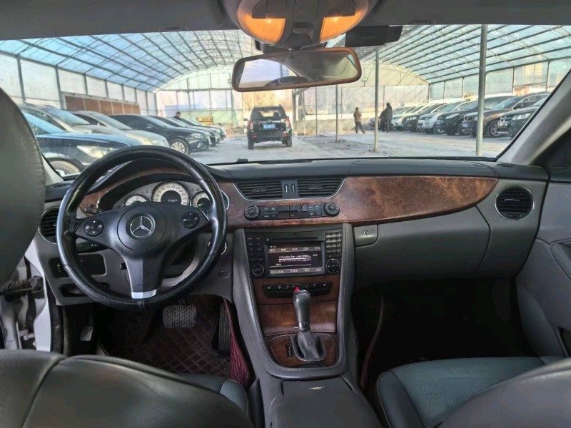 潍坊11年奔驰CLS8