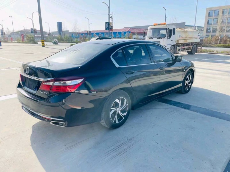 东营17年本田雅阁5