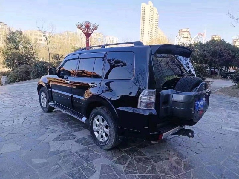 东营15年三菱帕杰罗9
