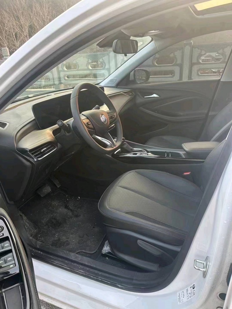 东营23年别克威朗8