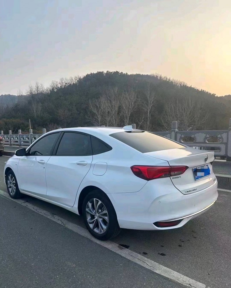 东营23年别克威朗9