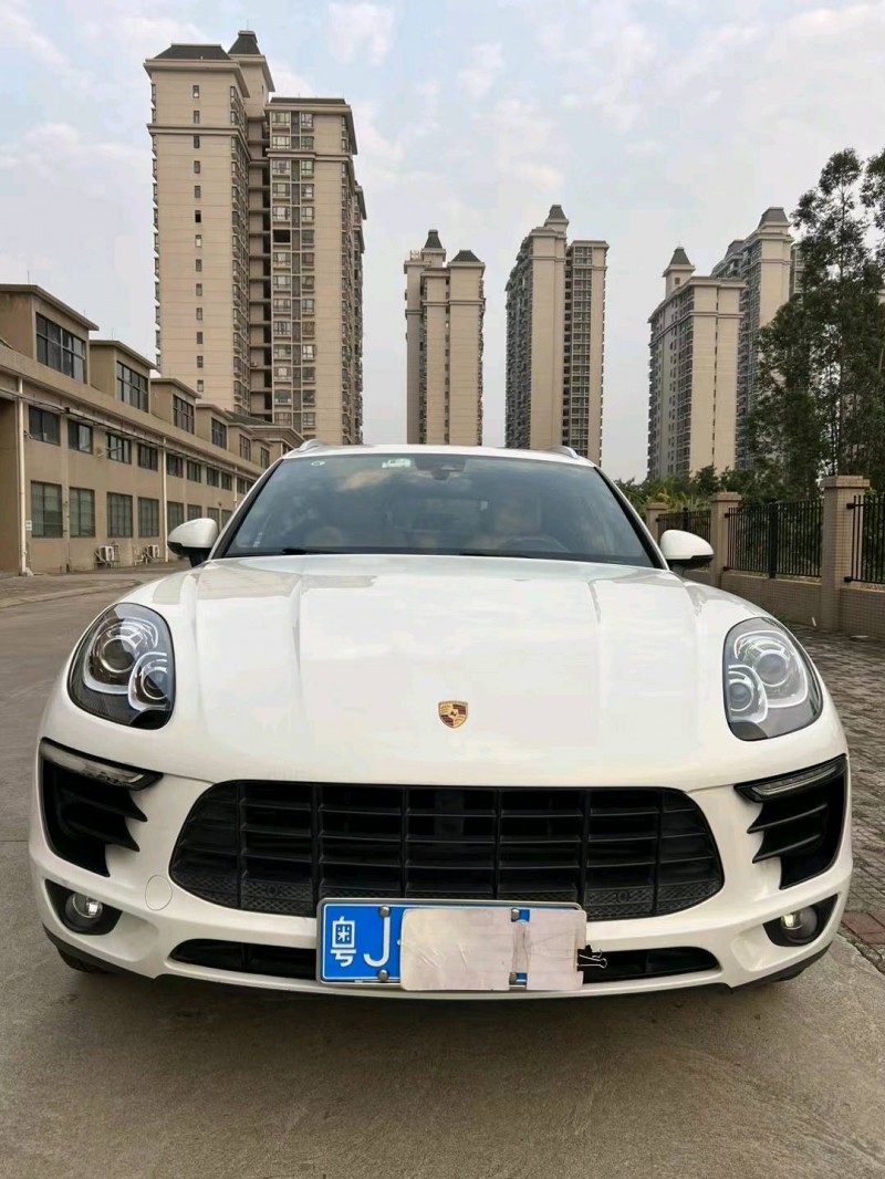 佛山17年保时捷Macan1