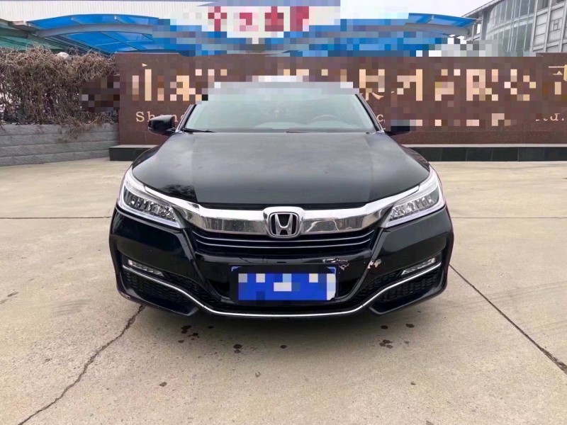 济宁18年本田雅阁1