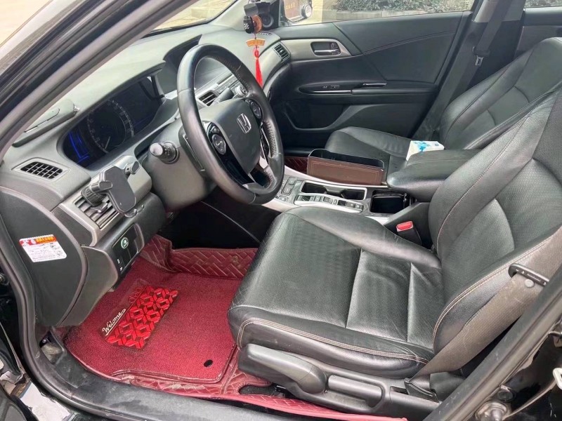 济宁18年本田雅阁6