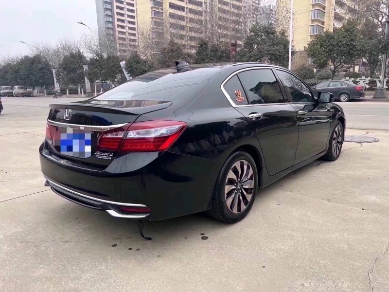 济宁18年本田雅阁7