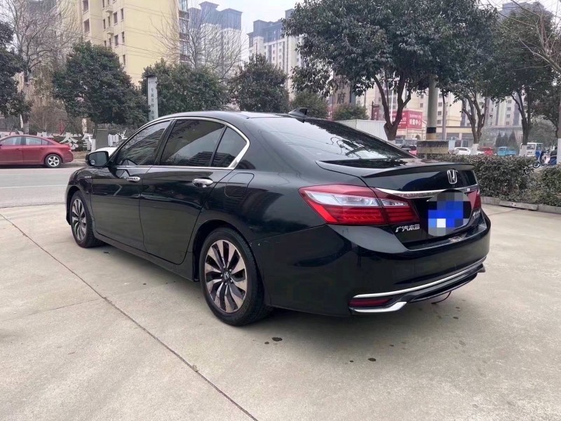 济宁18年本田雅阁8