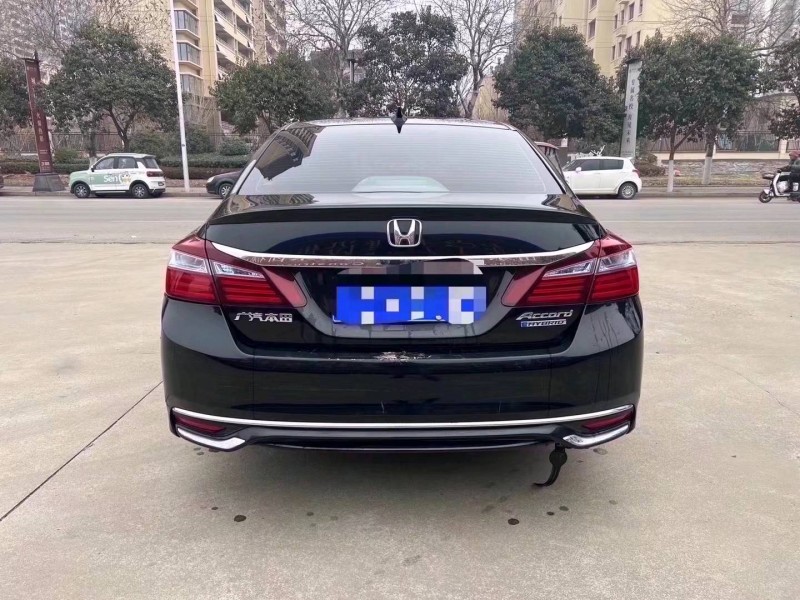 济宁18年本田雅阁9