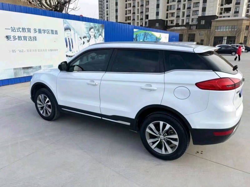 东营17年吉利博越9