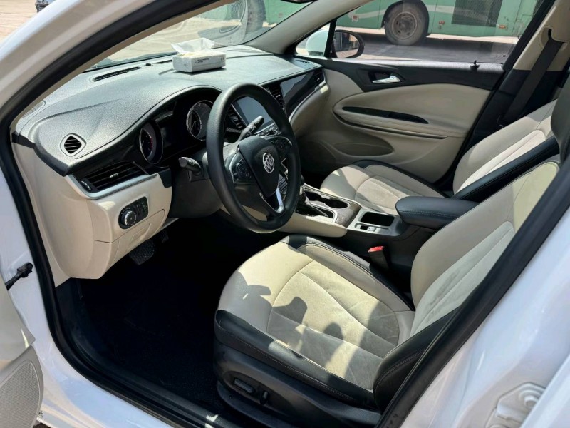 徐州18年别克威朗8