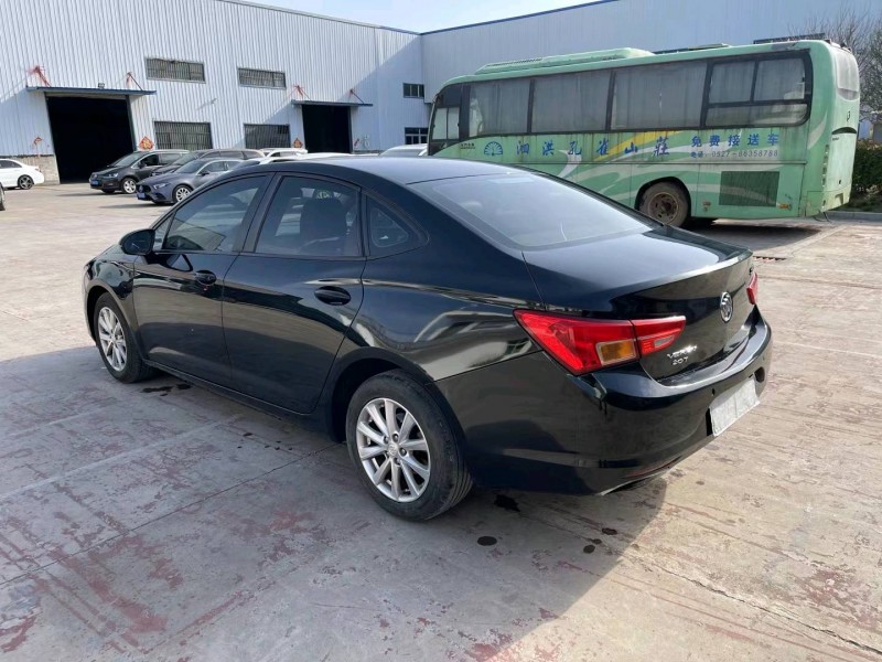 徐州17年别克威朗6