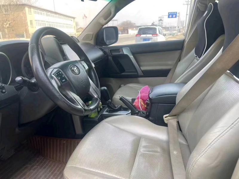 济南12年丰田普拉多4