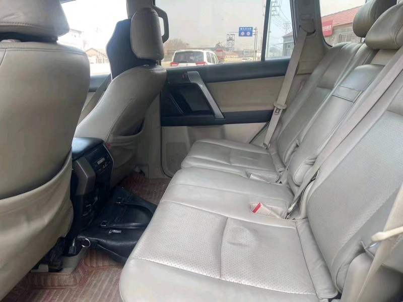 济南12年丰田普拉多6