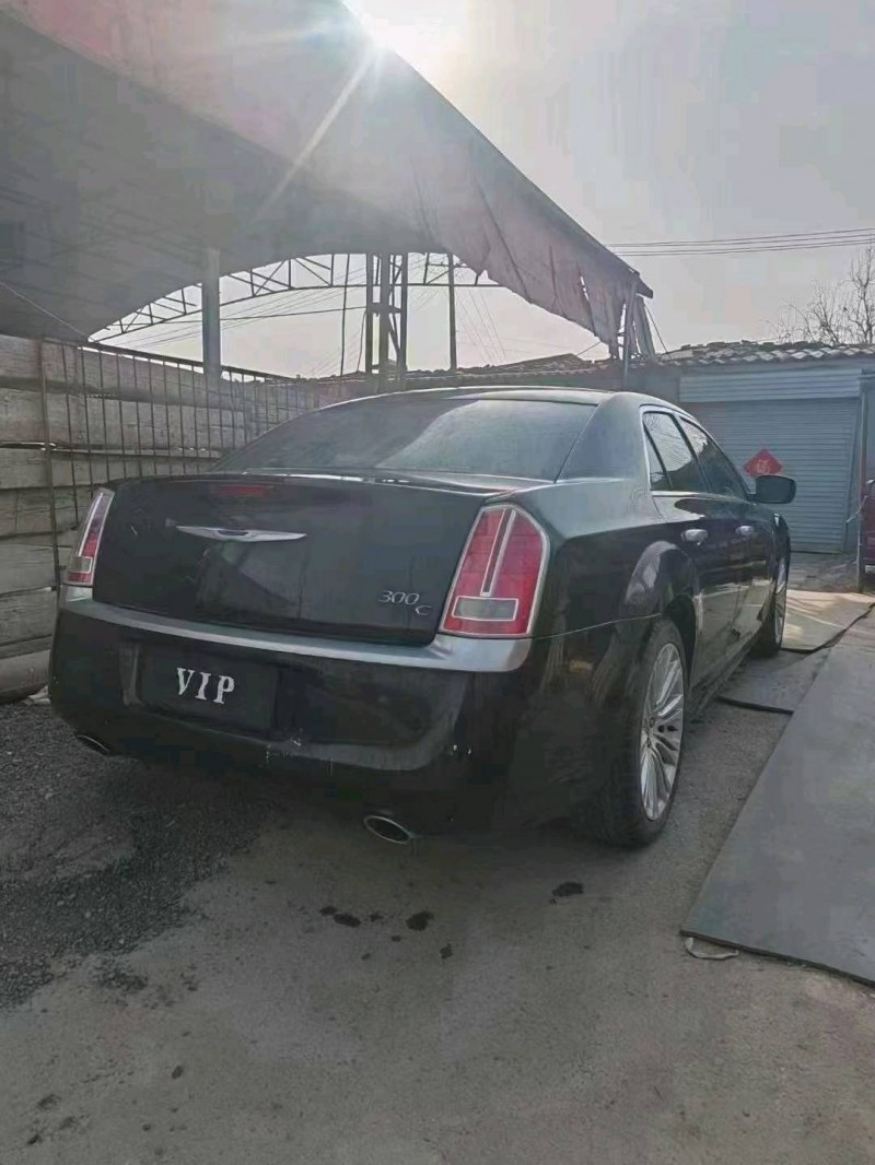 邯鄲15年克萊斯勒300C8