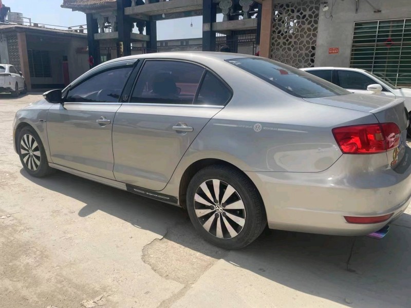 保定13年大众速腾4