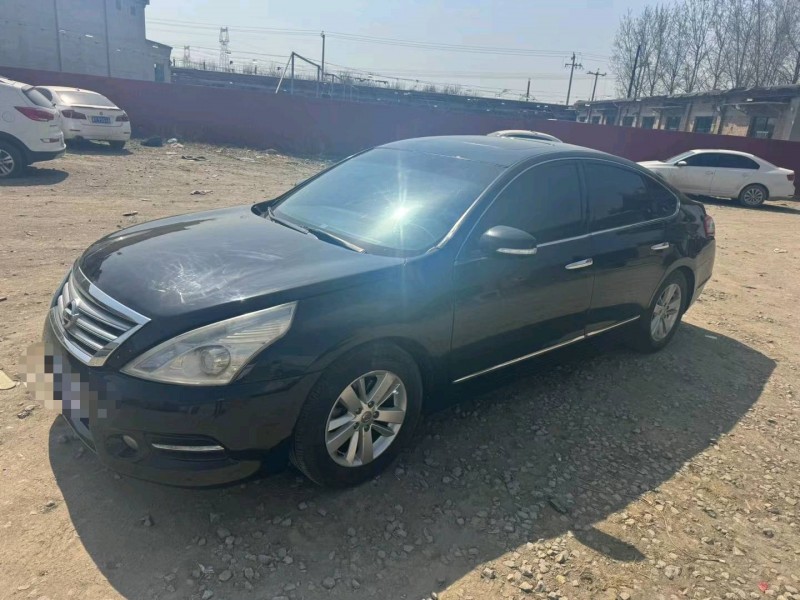 保定12年日产天籁3