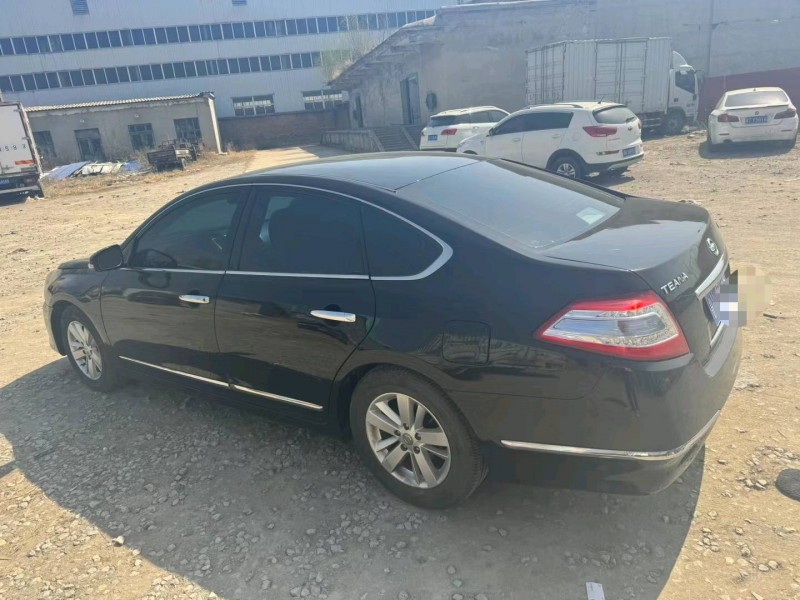 保定12年日产天籁5