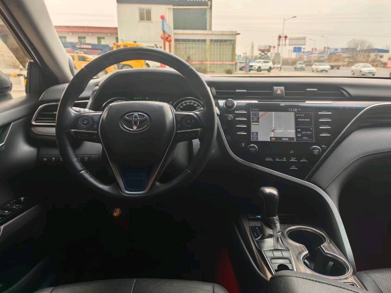 保定18年丰田凯美瑞5