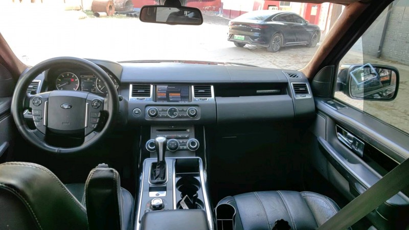 保定11年路虎揽胜运动4