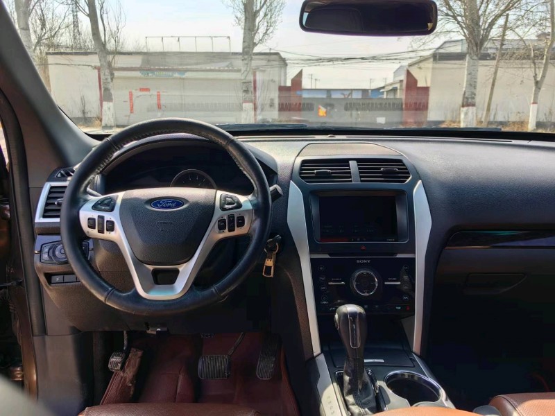 保定15年福特探险者5