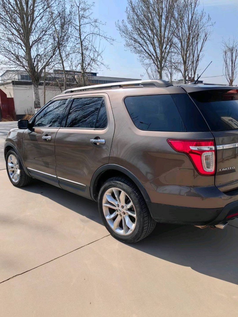 保定15年福特探险者8