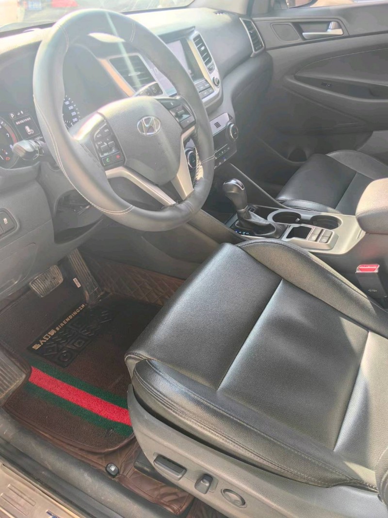 保定17年现代途胜4