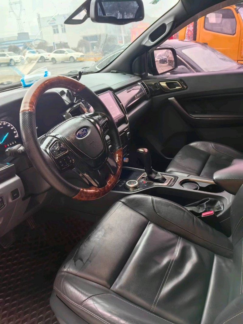 保定18年福特撼路者4