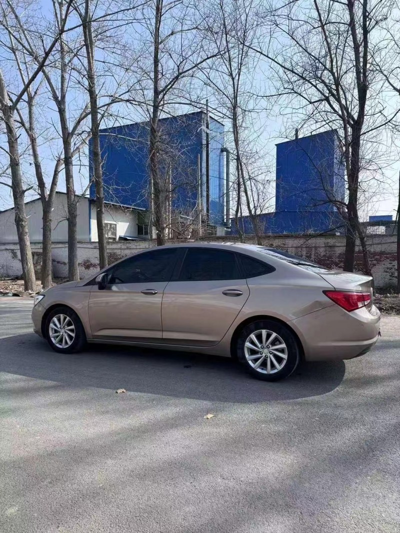 菏泽19年别克威朗7